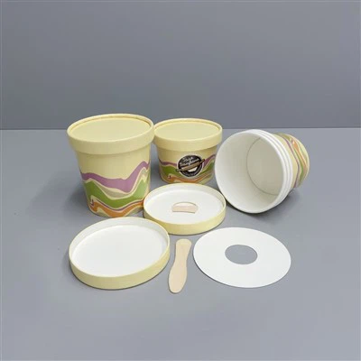 12 oz engangsiskop med papirlåg og træske til distribution